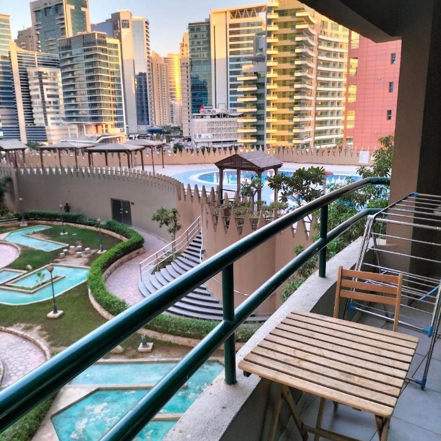 Quiet Partition Room In Tecom Barsha Heights Dubai Esterno foto